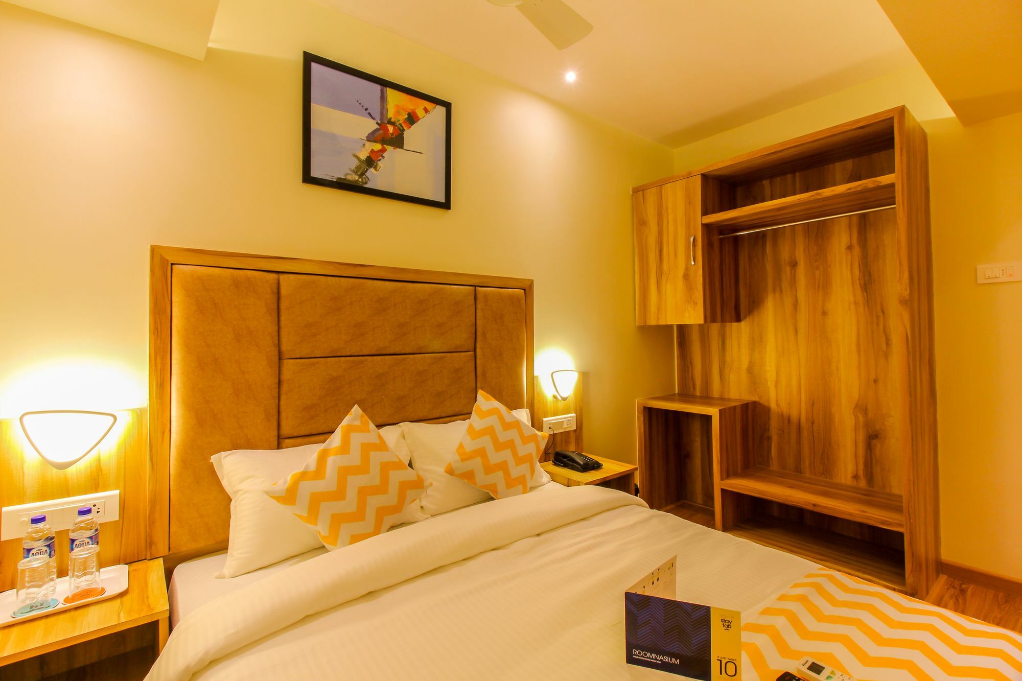 Fluorescent By Bizzgrow Hotels International Airport - Formerly Known As Byaris International มุมไบ ภายนอก รูปภาพ